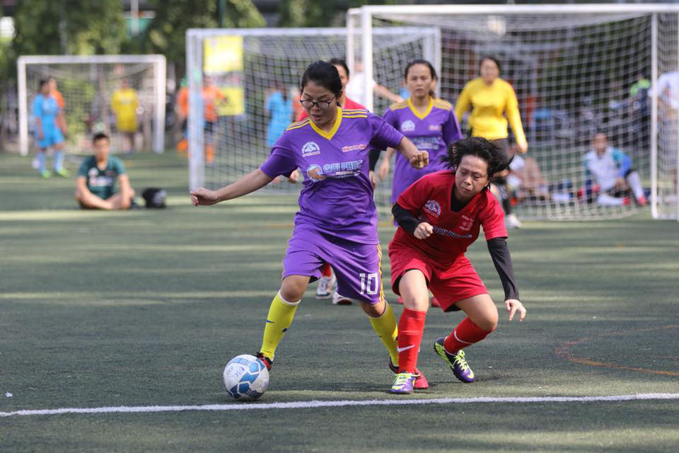 Giải futsal Hội Nh&agrave; b&aacute;o TP HCM: S&acirc;n chơi vui khỏe của người cầm b&uacute;t - Ảnh 2.