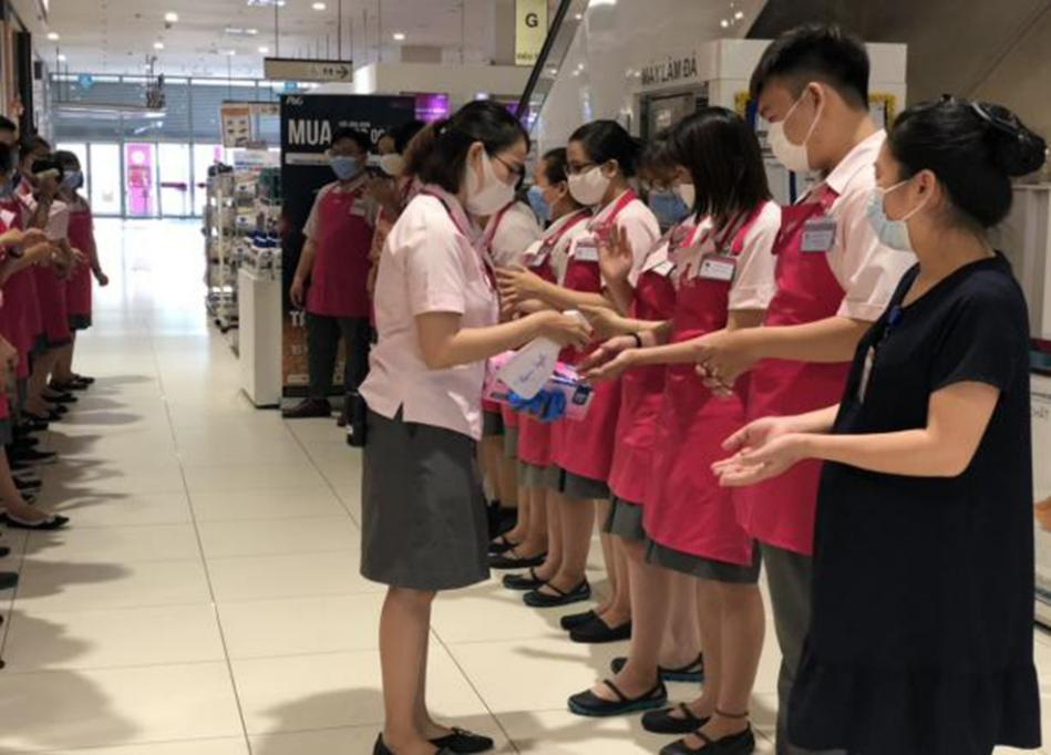 AEON Việt Nam s&aacute;t c&aacute;nh c&ugrave;ng người lao động vượt qua kh&oacute; khăn m&ugrave;a dịch - Ảnh 1.