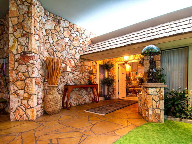Ng&ocirc;i nh&agrave; c&oacute; biệt thự dưới l&ograve;ng đất rộng gần 1.500 m2 gi&aacute; 18 triệu USD - Ảnh 4.
