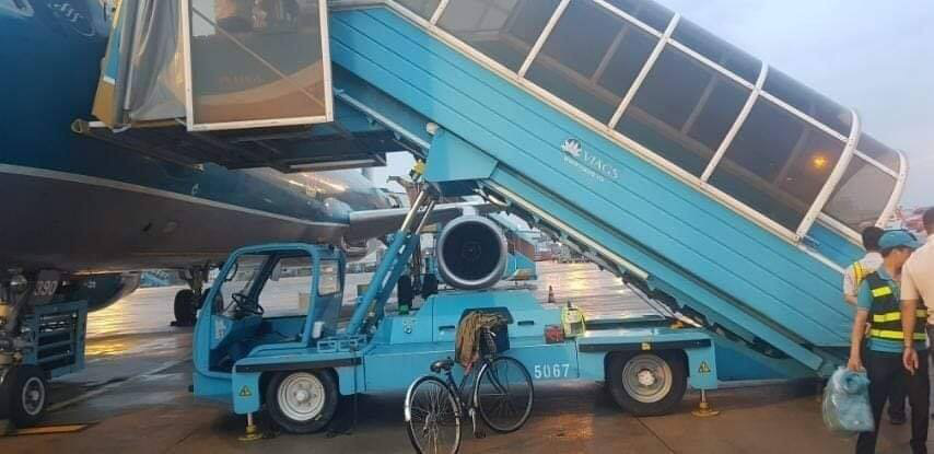 Công an tiếp nhận xác định nguyên nhân nữ hành khách ngã xe thang máy bay ở Tân Sơn Nhất