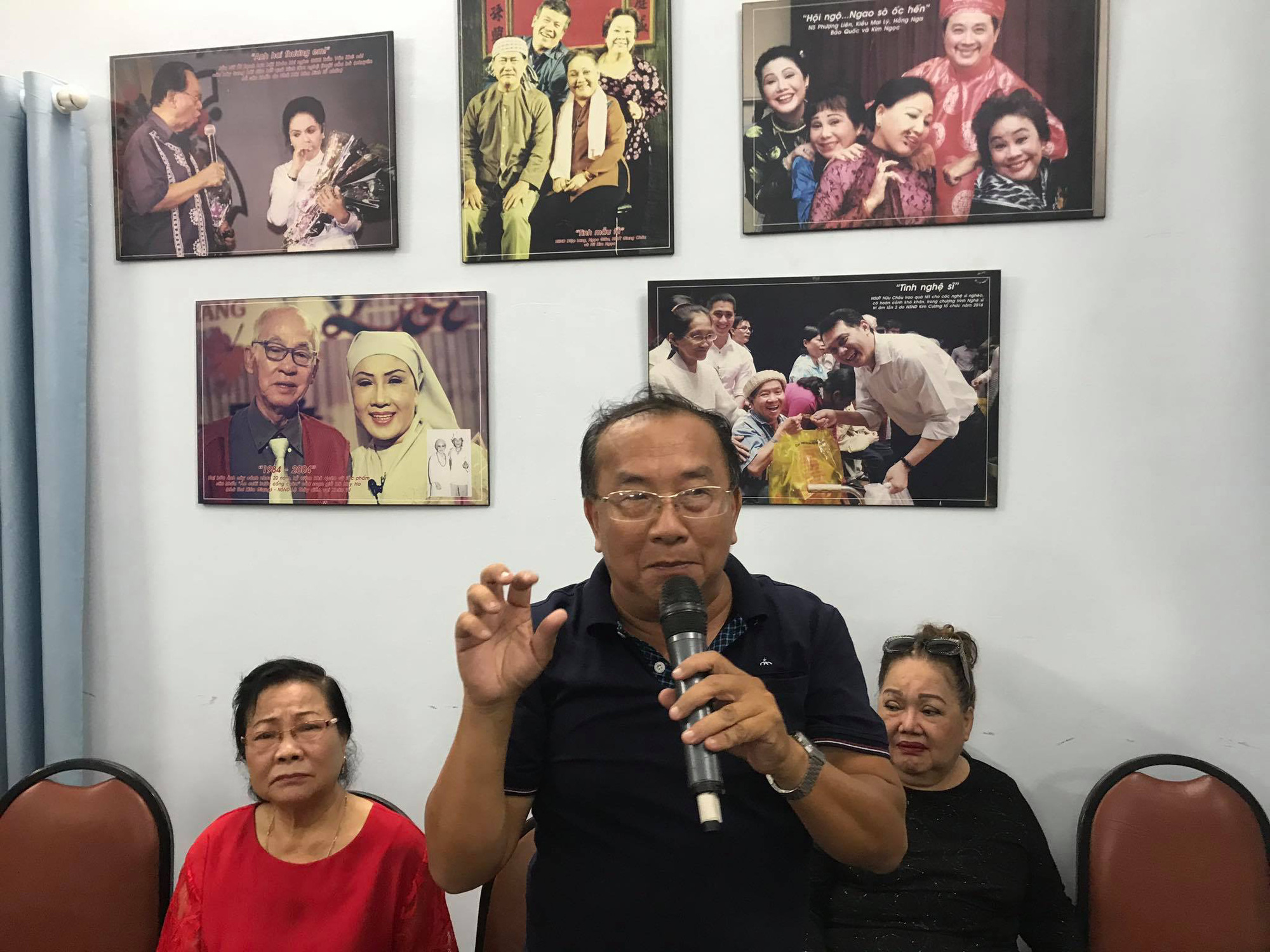 Kim Cương, Th&agrave;nh Lộc v&agrave; đ&ocirc;ng nghệ sĩ ng&ocirc;i sao đến với triển l&atilde;m Sắc m&agrave;u s&acirc;n khấu - Ảnh 7.