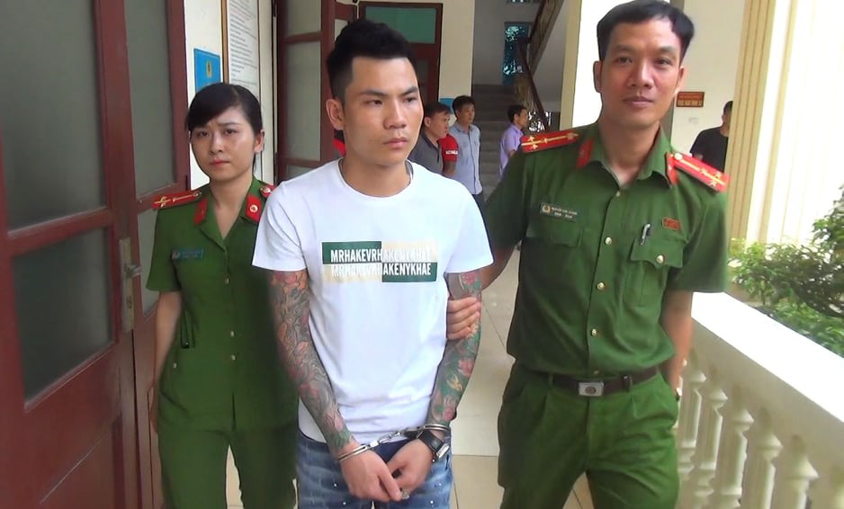Bắt quả tang 54 nam, nữ thanh ni&ecirc;n đang bay lắc ma t&uacute;y trong qu&aacute;n karaoke - Ảnh 2.