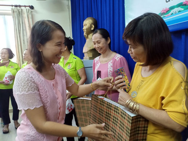 Tuyên truyền về chính sách lao động cho cán bộ nữ công
