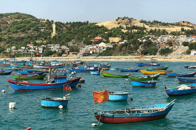 Những l&agrave;ng ch&agrave;i đẹp như tranh vẽ ở Quy Nhơn - Ảnh 2.