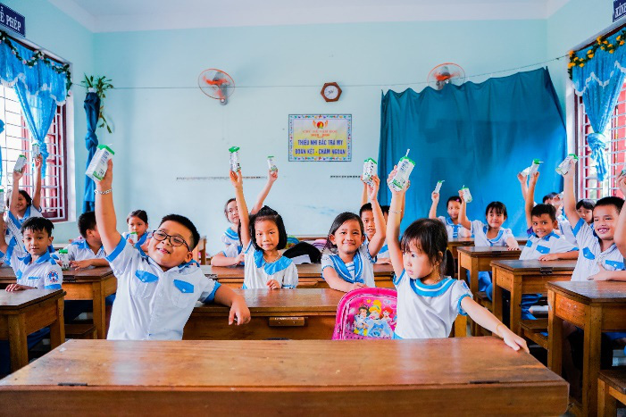 Sữa học đường Quảng Nam: Học sinh miền núi được uống sữa miễn phí - Ảnh 8.