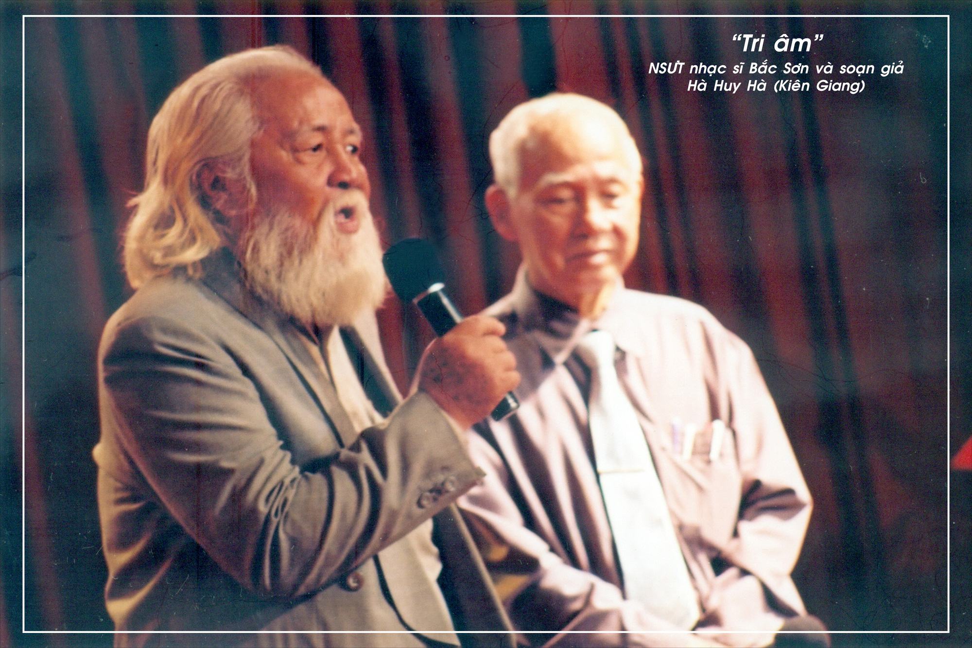 Kim Cương, Th&agrave;nh Lộc v&agrave; đ&ocirc;ng nghệ sĩ ng&ocirc;i sao đến với triển l&atilde;m Sắc m&agrave;u s&acirc;n khấu - Ảnh 15.