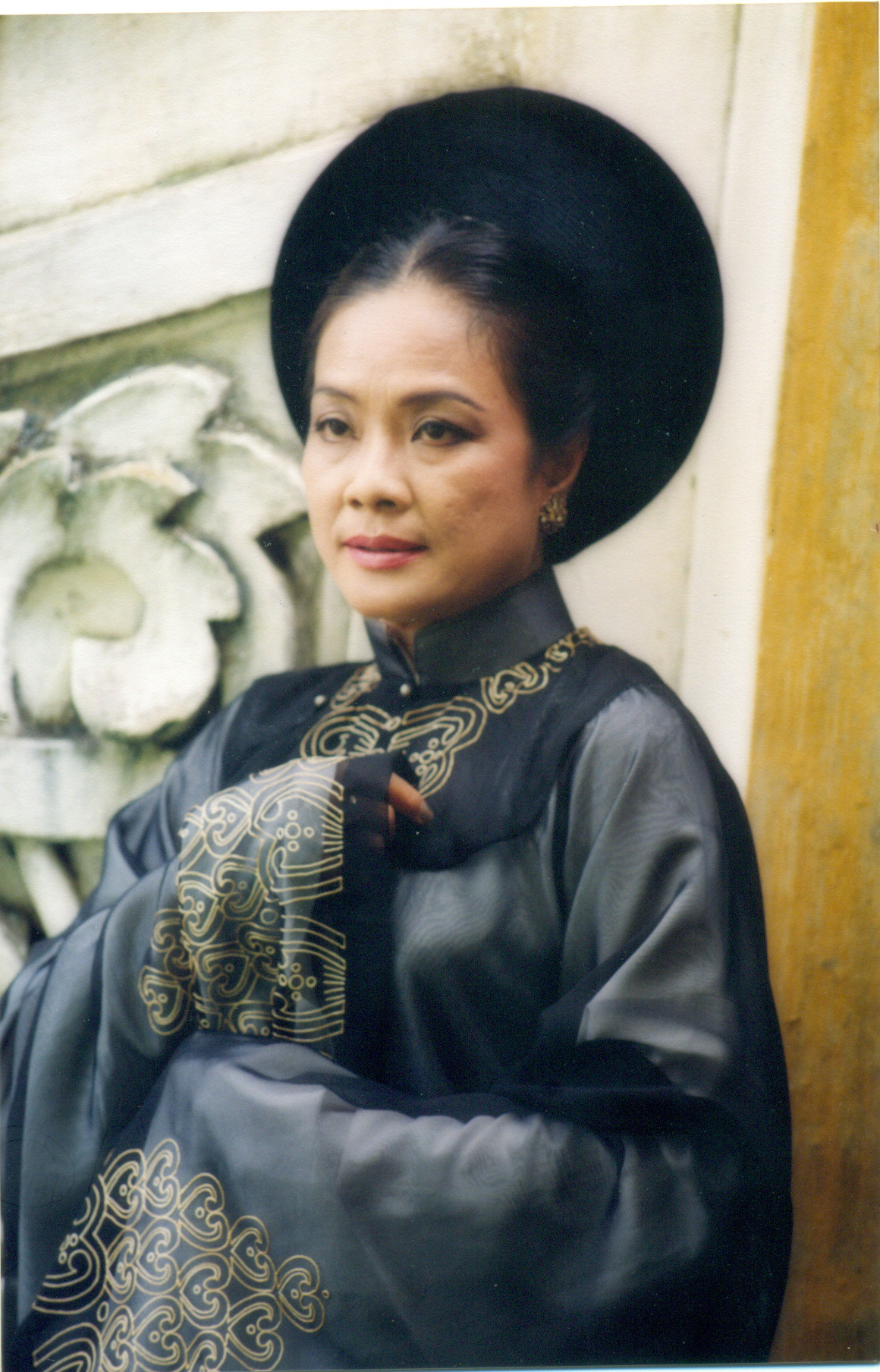 Kim Cương, Th&agrave;nh Lộc v&agrave; đ&ocirc;ng nghệ sĩ ng&ocirc;i sao đến với triển l&atilde;m Sắc m&agrave;u s&acirc;n khấu - Ảnh 16.