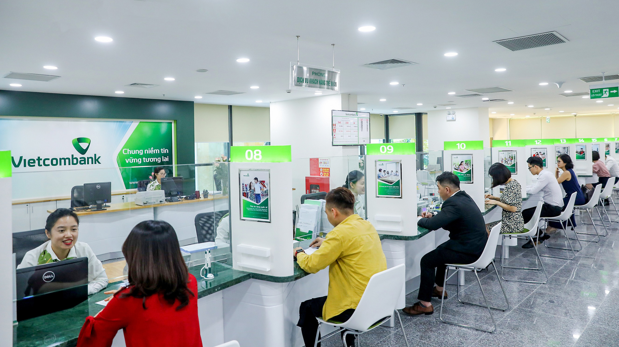 “Ông lớn” ngân hàng tiếp tục giảm lãi suất huy động