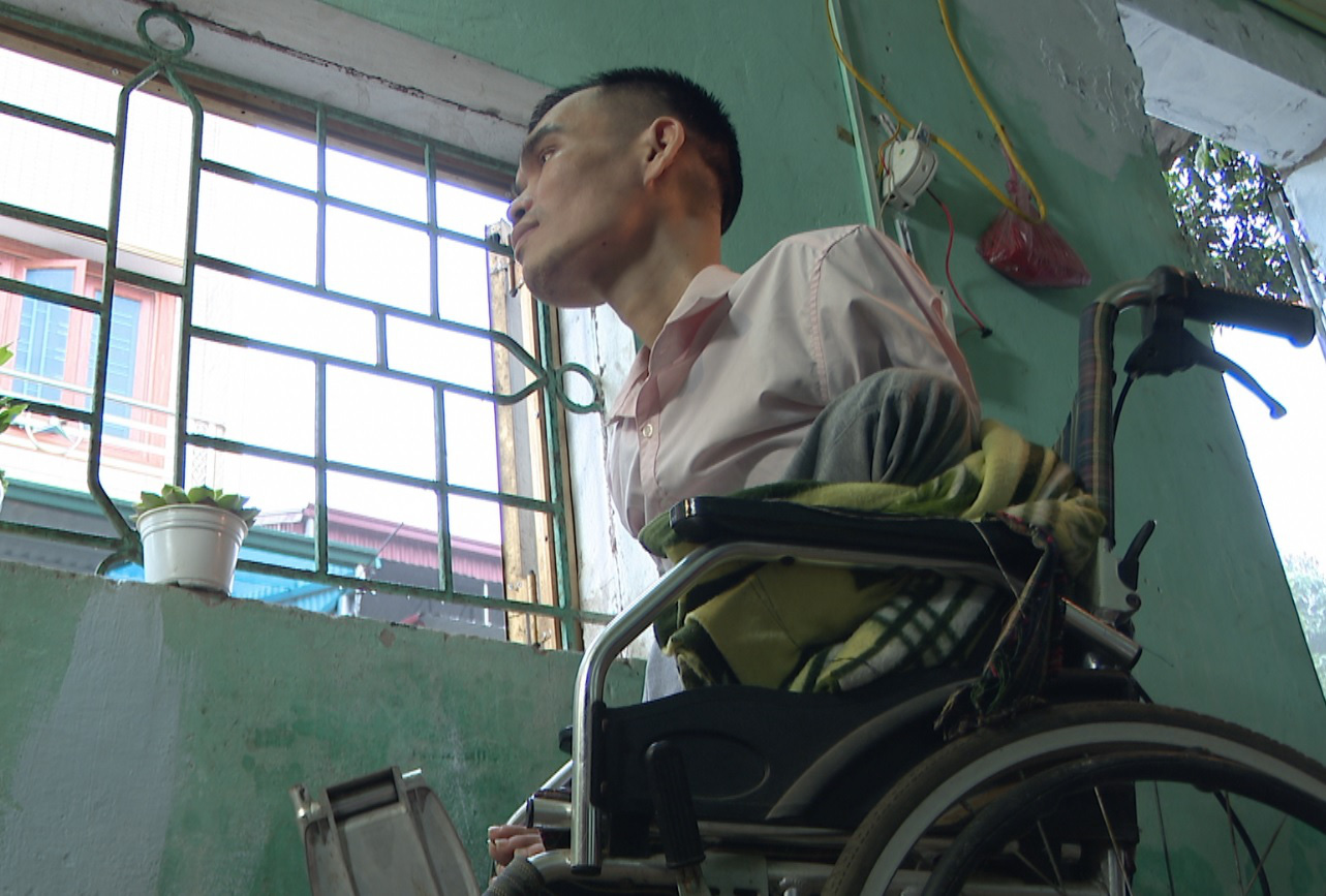 Ch&agrave;ng trai liệt tứ chi l&agrave;m n&ecirc;n kỳ t&iacute;ch về nghị lực sống - Ảnh 1.