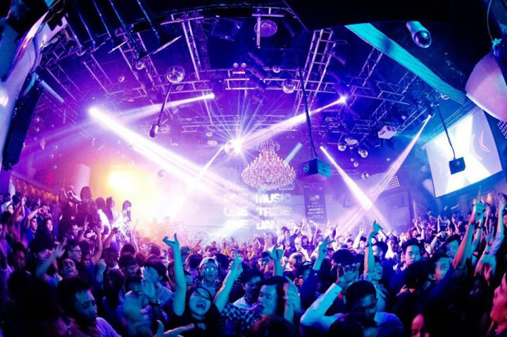 Báo cáo Thủ tướng về việc mở lại vũ trường, karaoke