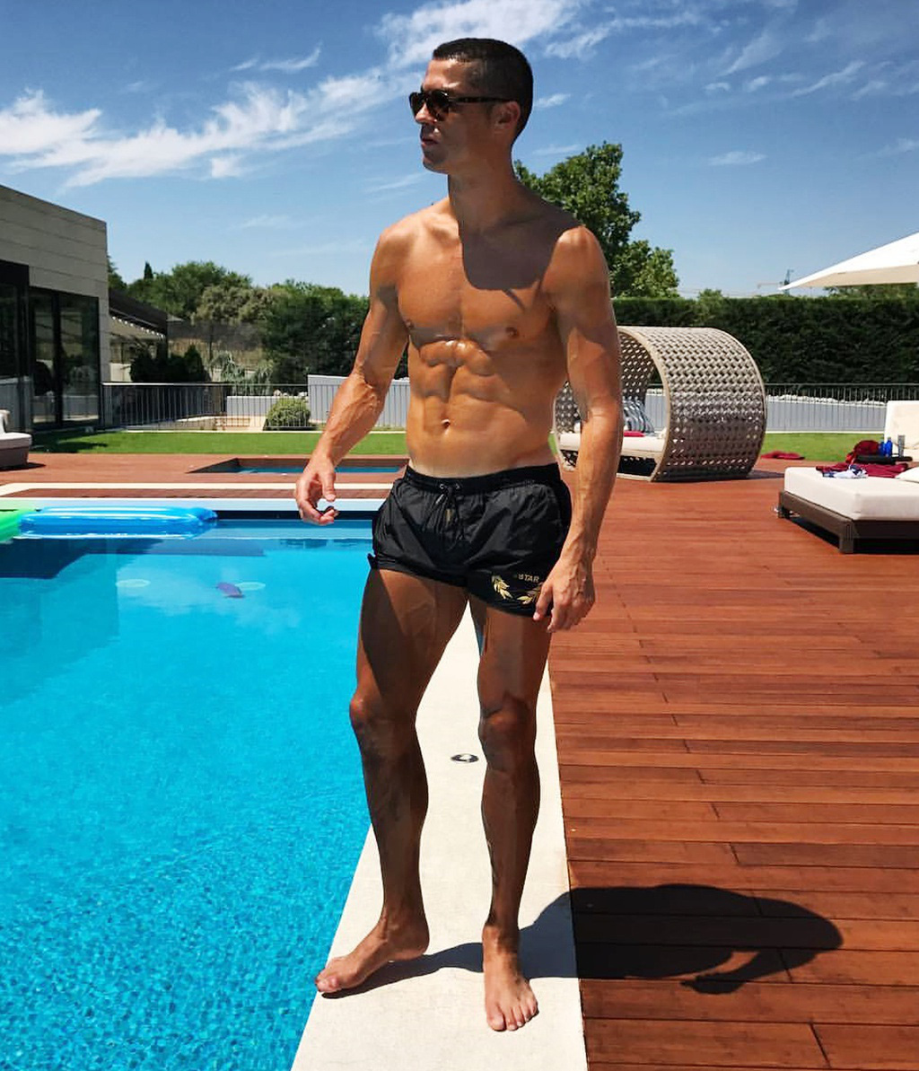 Ronaldo đã làm gì để có thân hình 6 múi ở tuổi 35? - Ảnh 2.
