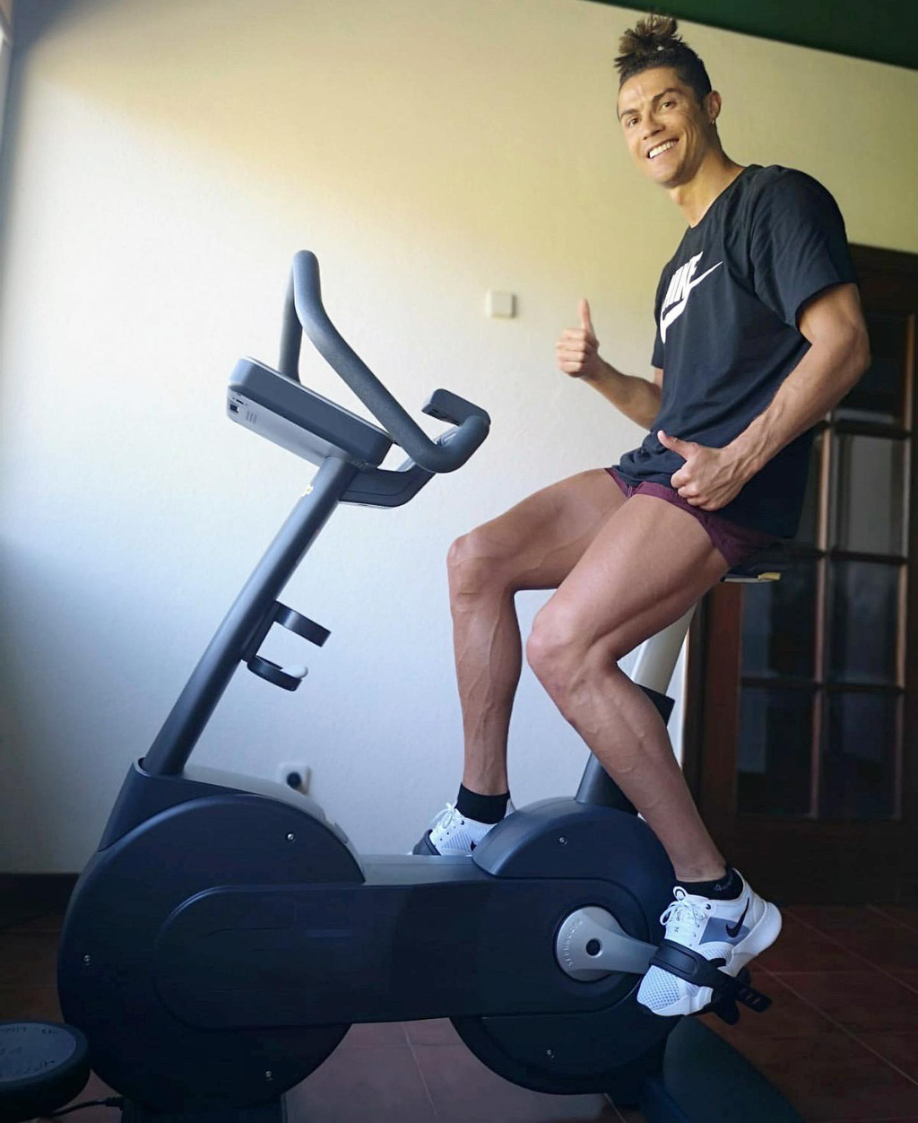 Ronaldo đã làm gì để có thân hình 6 múi ở tuổi 35? - Ảnh 5.