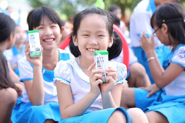 Vinamilk tặng món quà 1-6 đặc biệt đến với trẻ em Quảng Nam