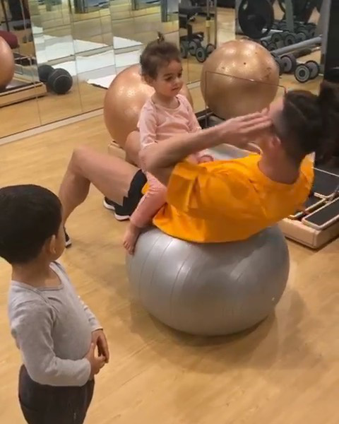 Ronaldo đã làm gì để có thân hình 6 múi ở tuổi 35? - Ảnh 8.
