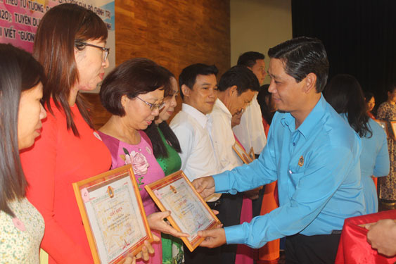 Học và làm theo Bác từ những công việc hằng ngày