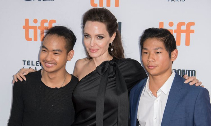 Angelina Jolie tiết lộ lý do nhận nuôi Pax Thiên