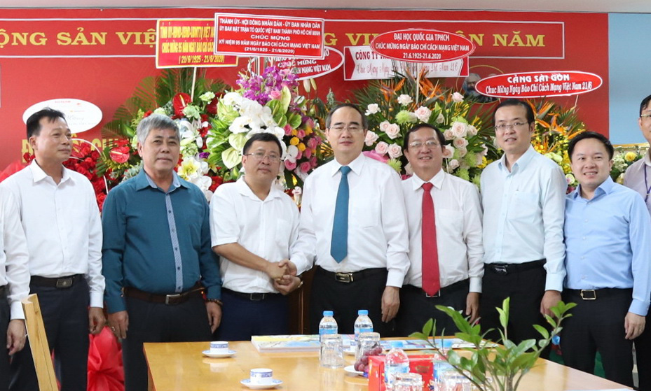 Lãnh đạo TP HCM thăm các cơ quan báo chí - Ảnh 1.