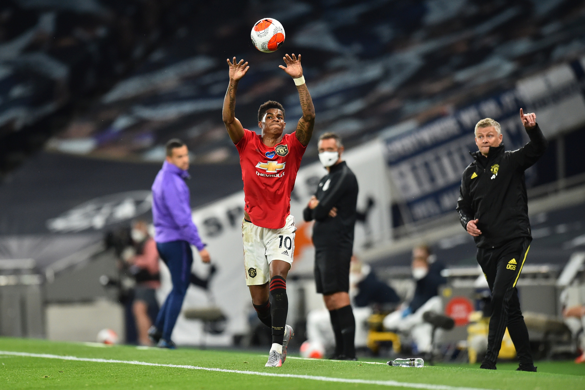 Tottenham hòa nghẹt thở Man United, Pogba tạo dấu ấn ngày trở lại - Ảnh 1.