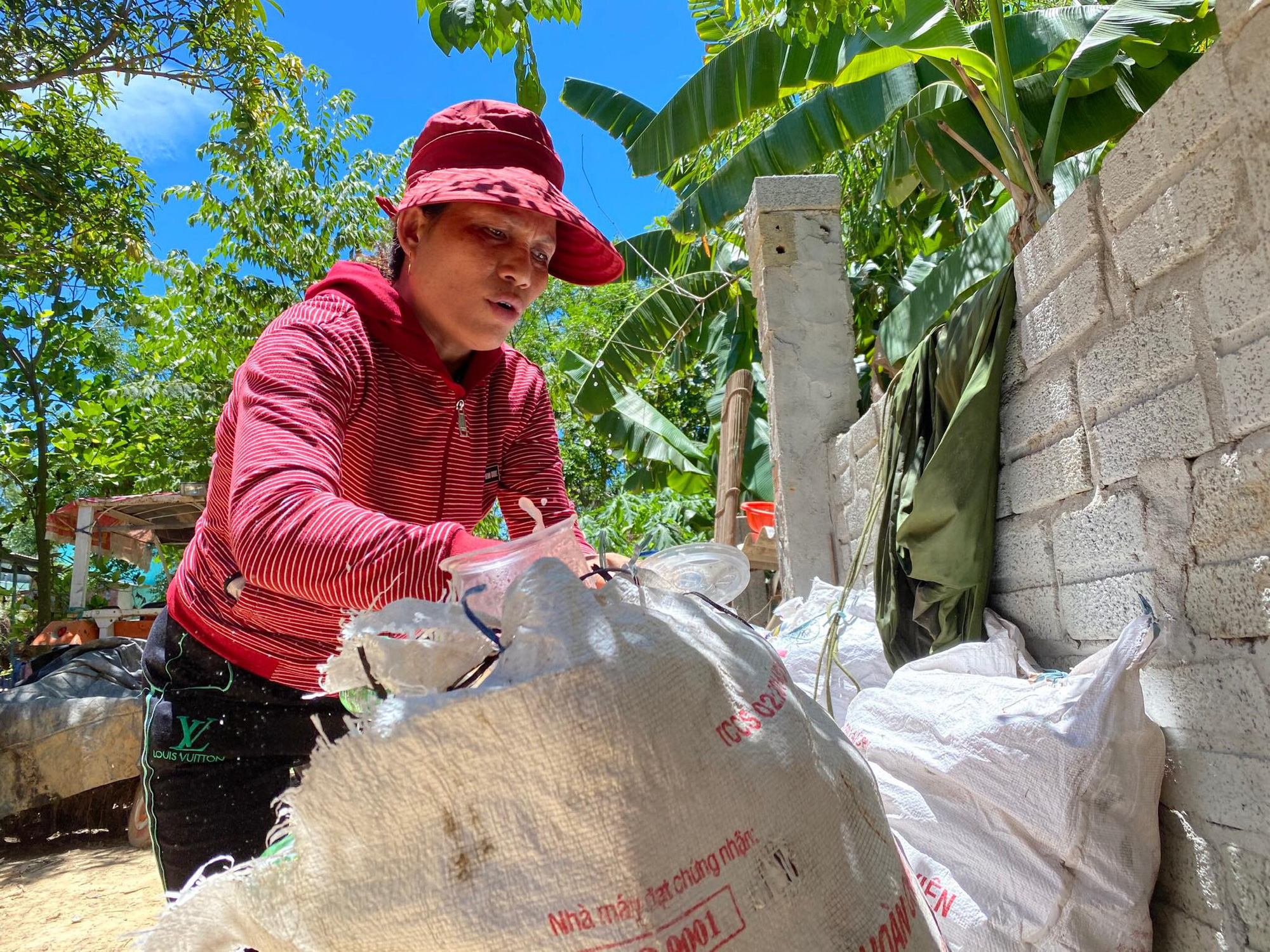 Chỉ mong khỏe để giúp người nghèo khó