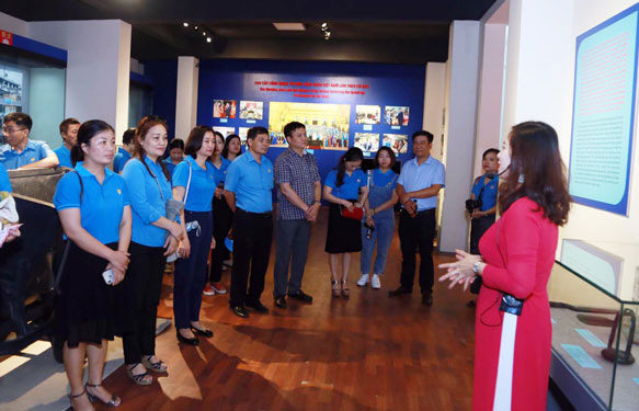 Hải Phòng: Cán bộ Công đoàn tìm hiểu về Bác Hồ và giai cấp công nhân