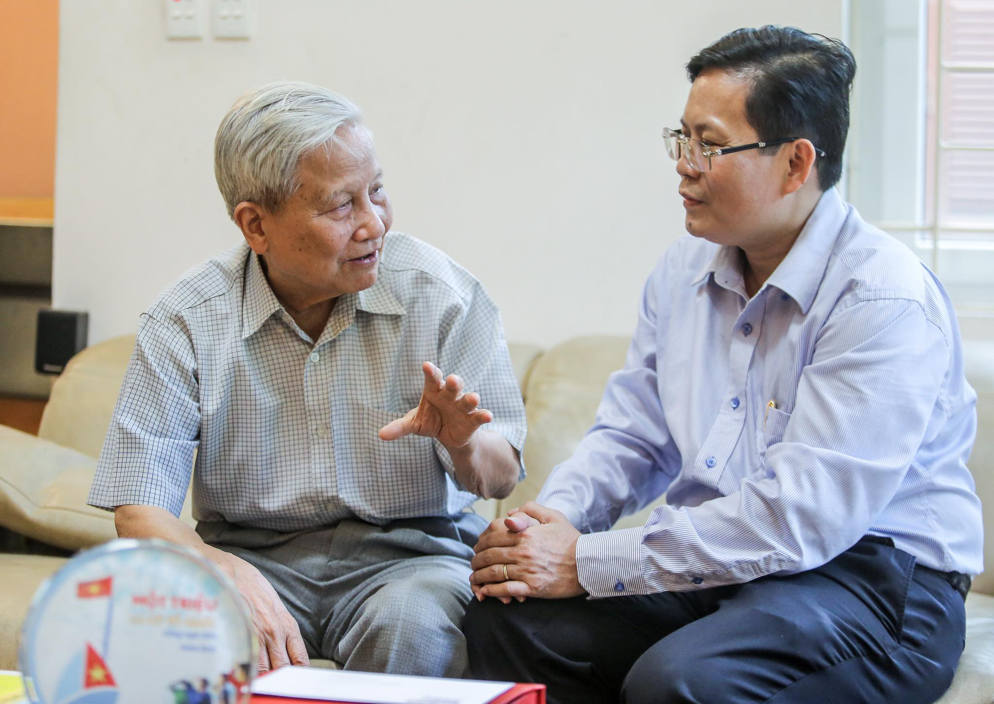 Chương tr&igrave;nh Một triệu l&aacute; cờ Tổ quốc c&ugrave;ng ngư d&acirc;n b&aacute;m biển rất &yacute; nghĩa - Ảnh 4.