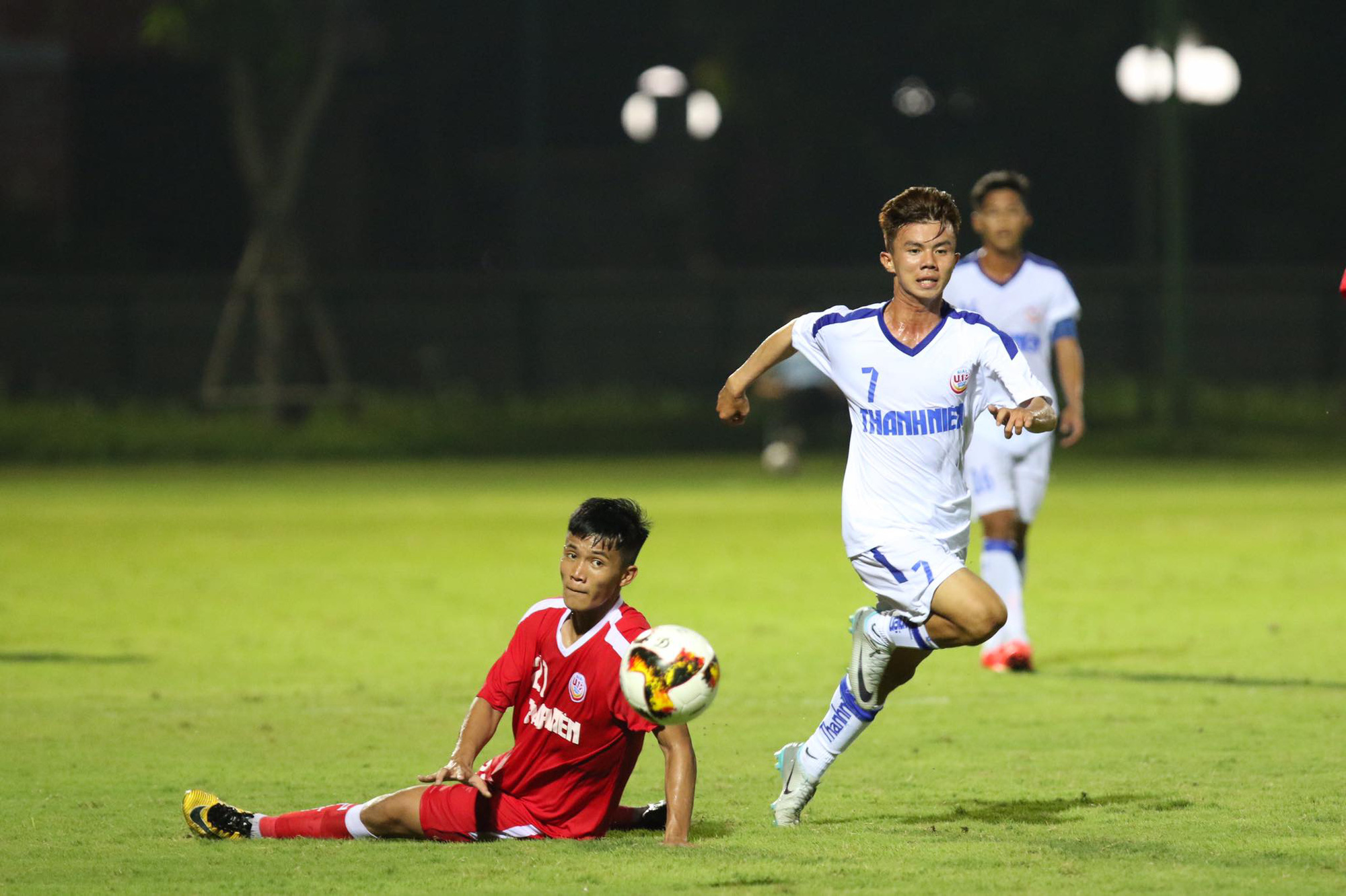 Thầy Gi&ocirc;m siết đội h&igrave;nh, Ho&agrave;ng Anh Gia Lai gi&agrave;nh chiến thắng tại VCK U19 Quốc gia - Ảnh 3.