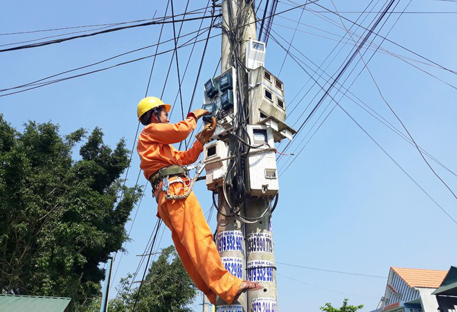 Một hộ gia đình bị tính nhầm tiền điện lên gần 90 triệu đồng do… trời mưa