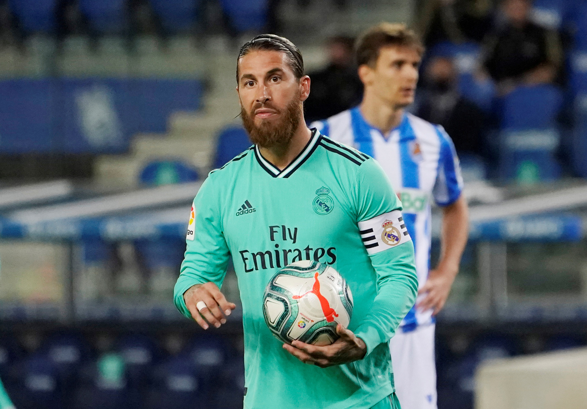 Người h&ugrave;ng giấu mặt ra tay, Real Madrid so&aacute;n ng&ocirc;i đầu La Liga - Ảnh 3.