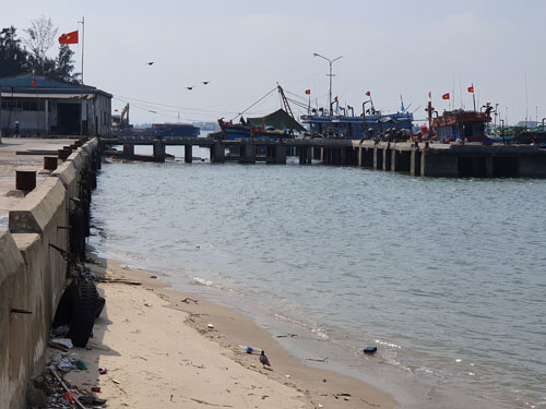 Dồn ứ tàu thuyền vì cảng cá xuống cấp