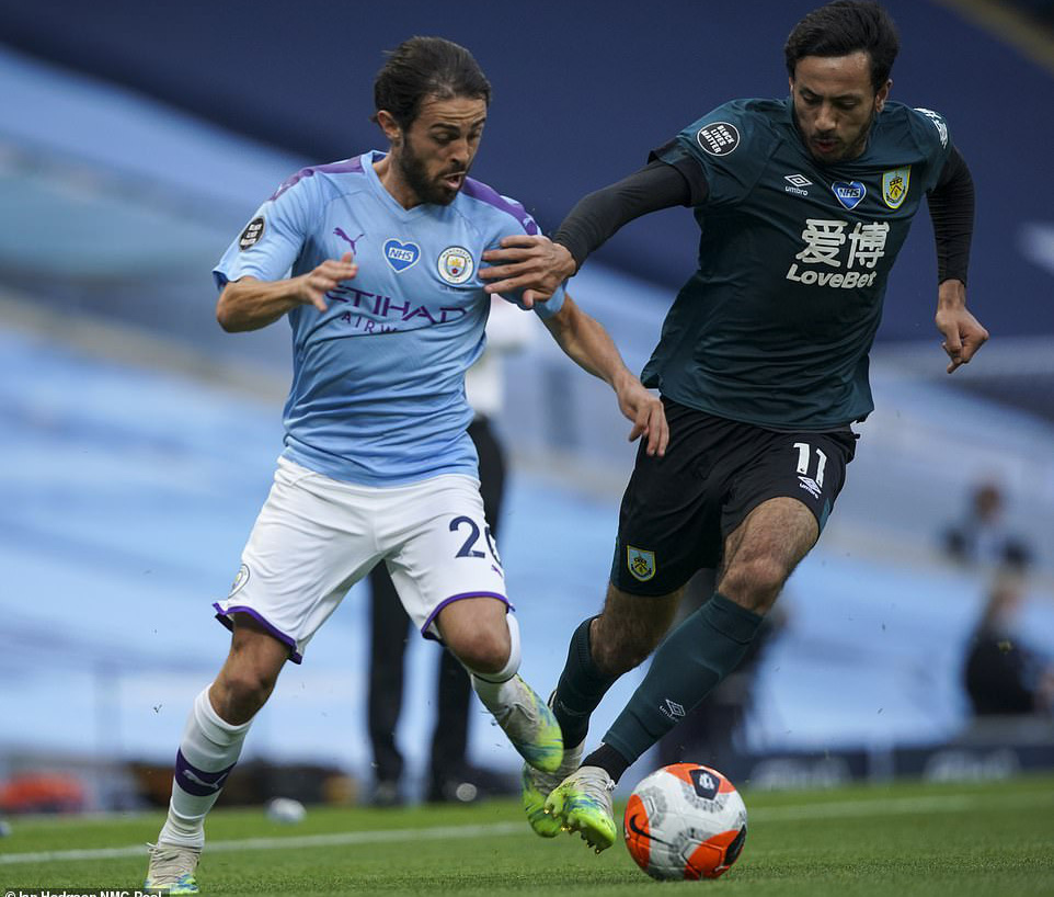 Sao World Cup tỏa s&aacute;ng, Man City xoa dịu l&ograve; lửa Etihad - Ảnh 1.