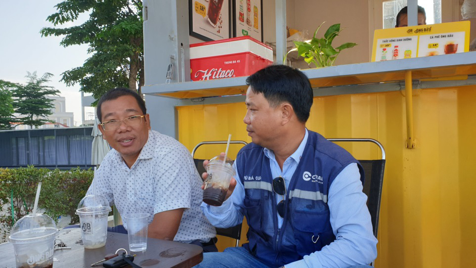 C&agrave; ph&ecirc; &Ocirc;ng Bầu đến c&ocirc;ng trường - Ảnh 4.