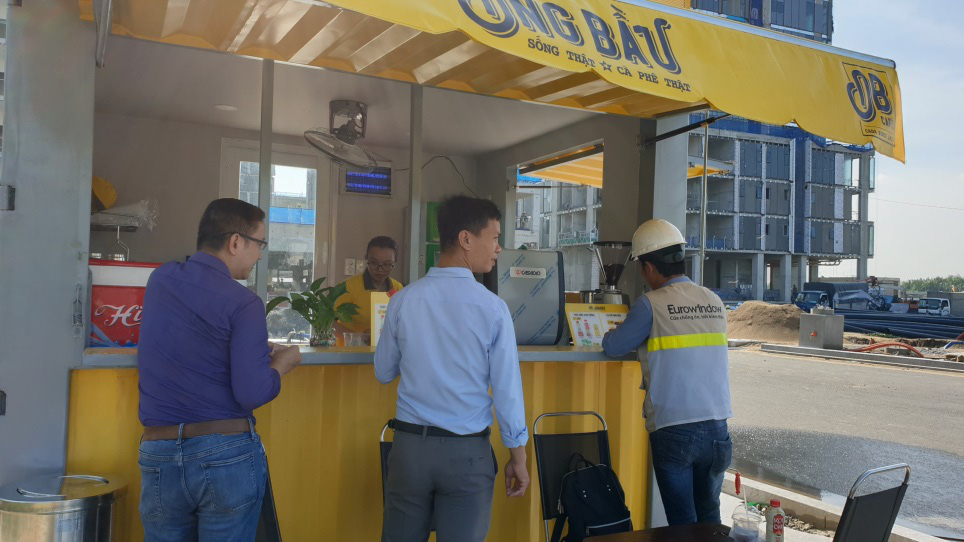 C&agrave; ph&ecirc; &Ocirc;ng Bầu đến c&ocirc;ng trường - Ảnh 7.