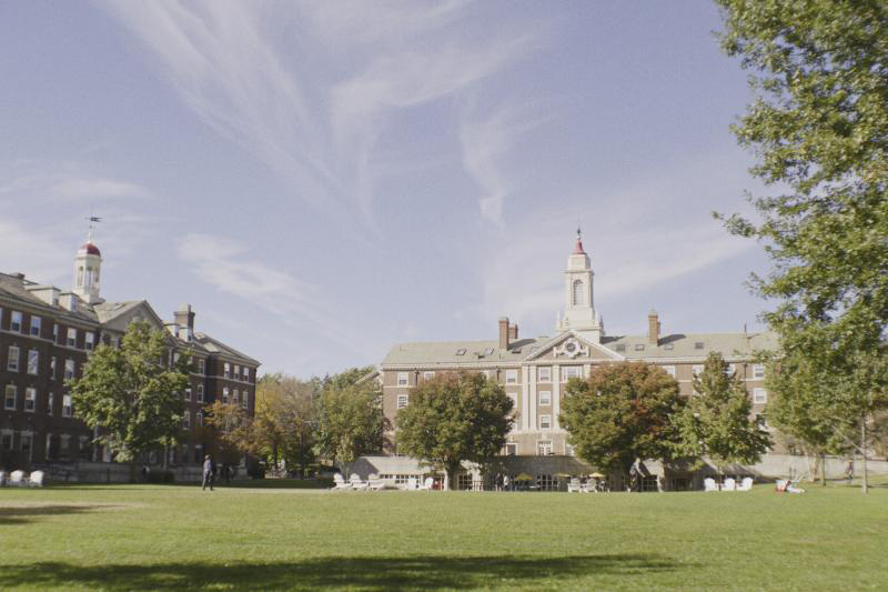 ĐH Harvard điều chỉnh tiêu chuẩn xét tuyển