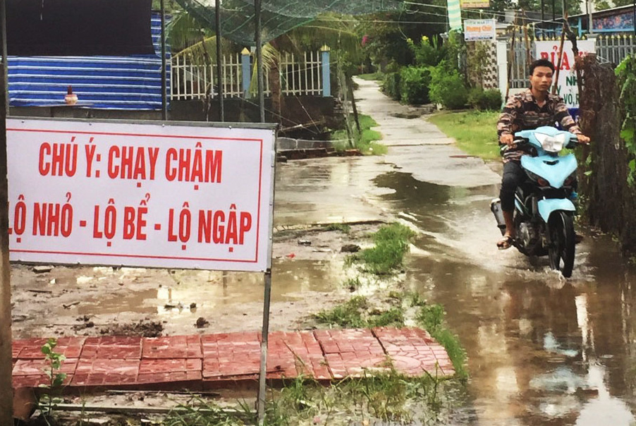 Bị mời làm việc vì đặt biển cảnh báo "chạy chậm, lộ nhỏ..."