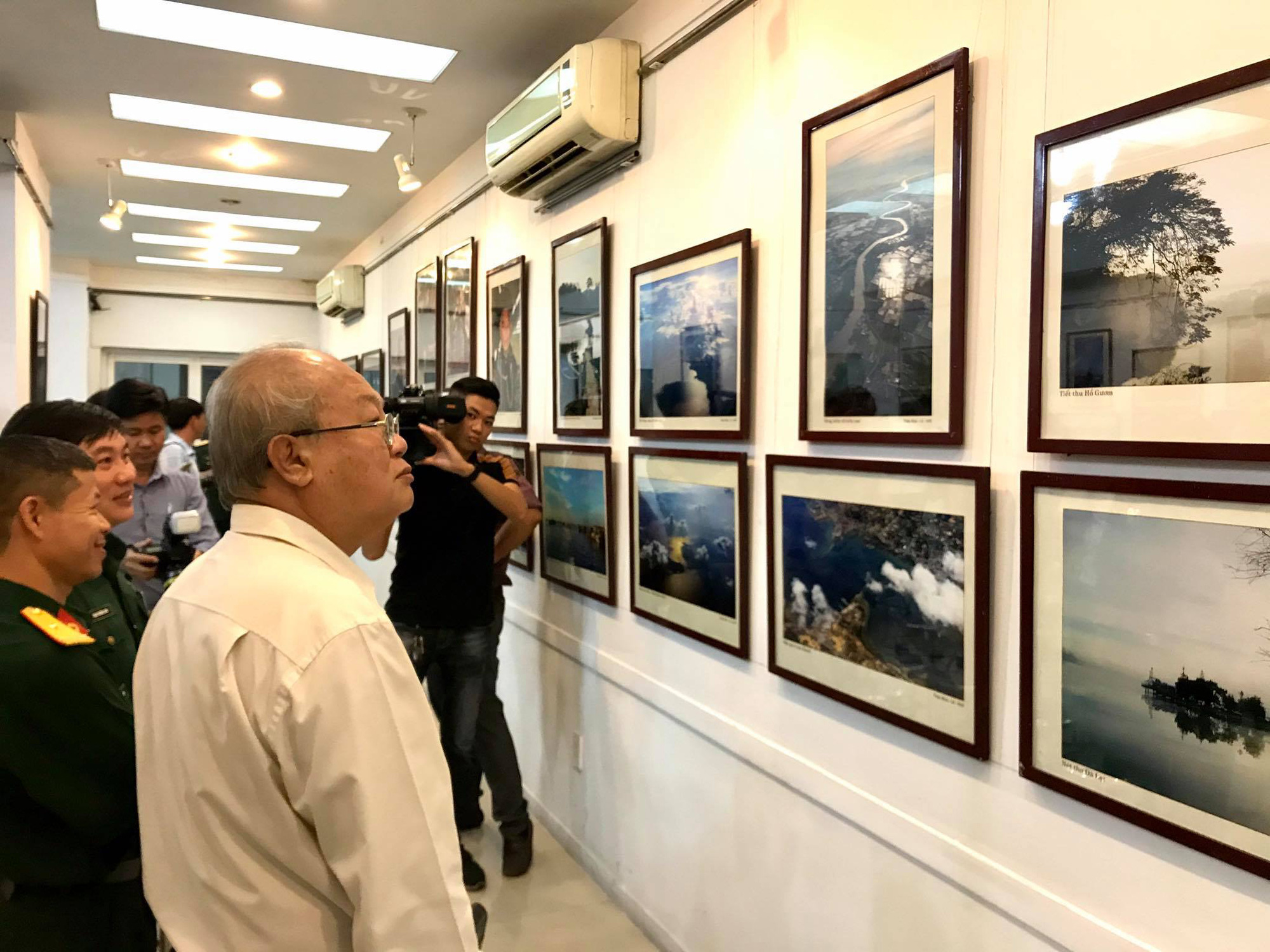 X&uacute;c động với G&oacute;c nh&igrave;n người chiến sĩ của Thiếu tướng Nguyễn Thiện Minh - Ảnh 2.