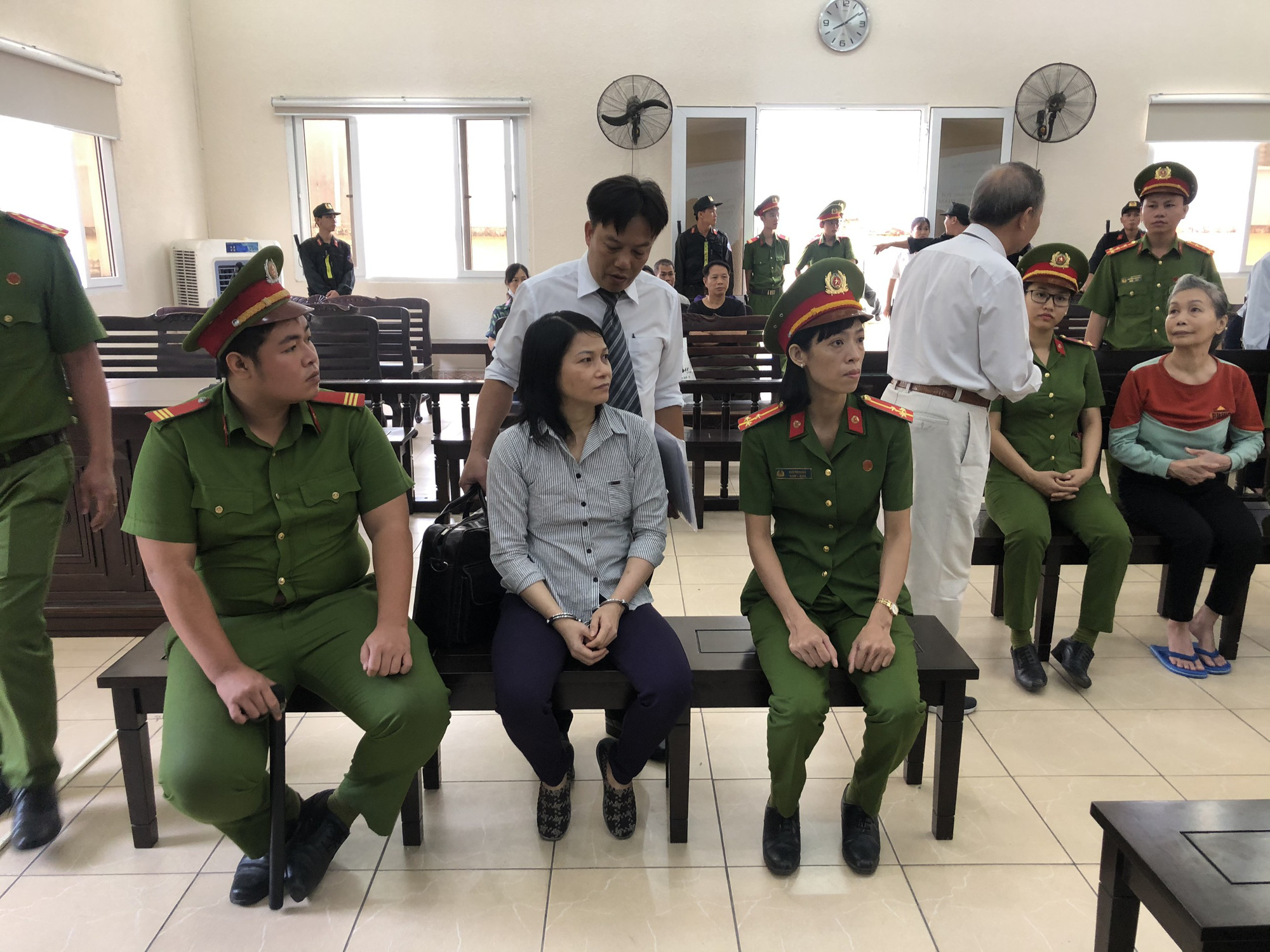 X&eacute;t xử vụ giết người giấu thi thể trong b&ecirc; t&ocirc;ng ở B&igrave;nh Dương - Ảnh 6.
