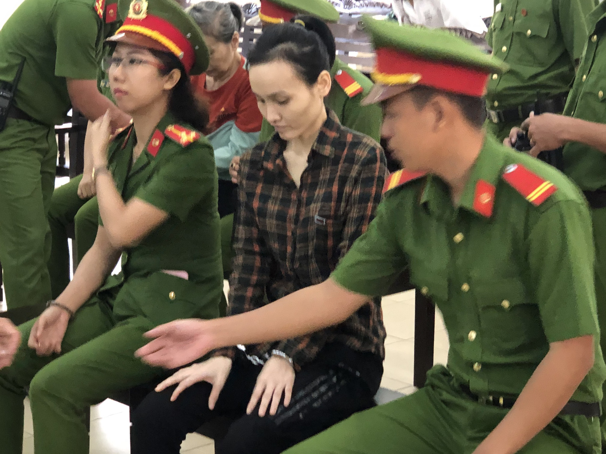 X&eacute;t xử vụ giết người giấu thi thể trong b&ecirc; t&ocirc;ng ở B&igrave;nh Dương - Ảnh 8.