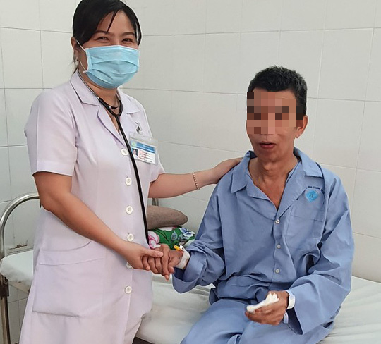 Nuốt phải xương đầu cá tra, người đàn ông nhập viện cấp cứu - Ảnh 3.