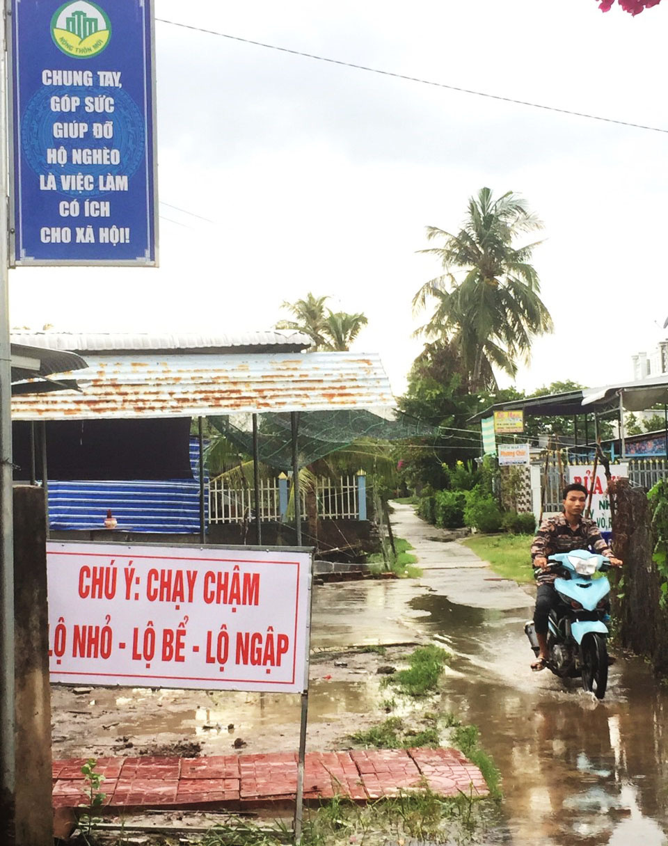 Diễn biến mới vụ 1 hộ d&acirc;n bị x&atilde; mời l&ecirc;n l&agrave;m việc v&igrave; đặt biển cảnh b&aacute;o nguy hiểm - Ảnh 1.