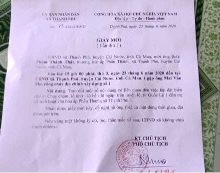 Diễn biến mới vụ 1 hộ d&acirc;n bị x&atilde; mời l&ecirc;n l&agrave;m việc v&igrave; đặt biển cảnh b&aacute;o nguy hiểm - Ảnh 2.