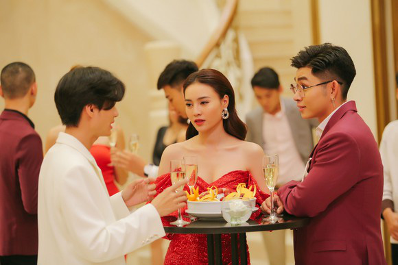 Minh Hằng thu h&uacute;t trong trailer &ldquo;Kẻ săn tin&rdquo; - Ảnh 2.