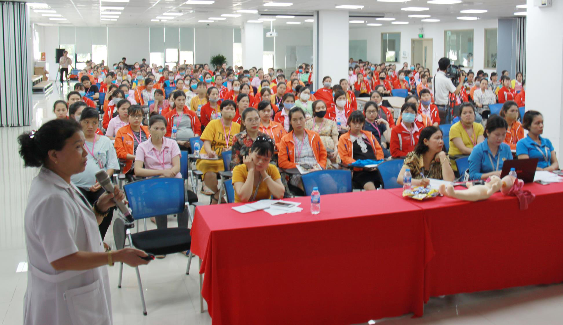 Truyền thông về sức khỏe sinh sản thu hút sự quan tâm của người lao động