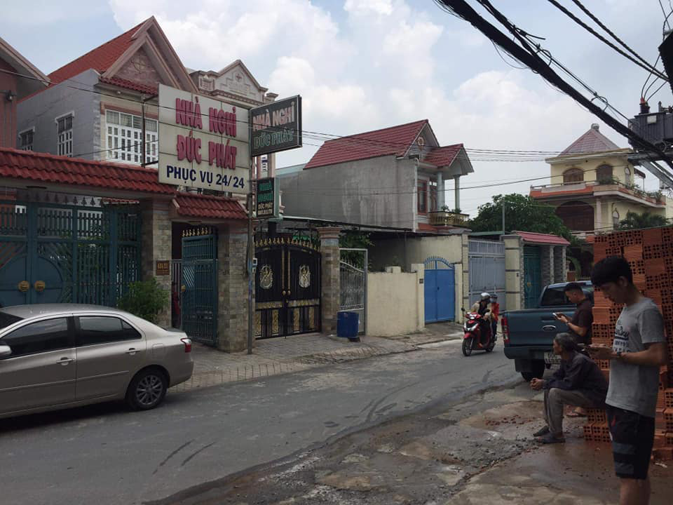 Cô gái trẻ chết trong nhà nghỉ sau khi gã thanh niên vừa rời phòng