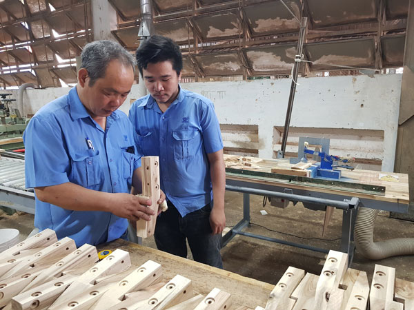Vượt khó, sáng tạo