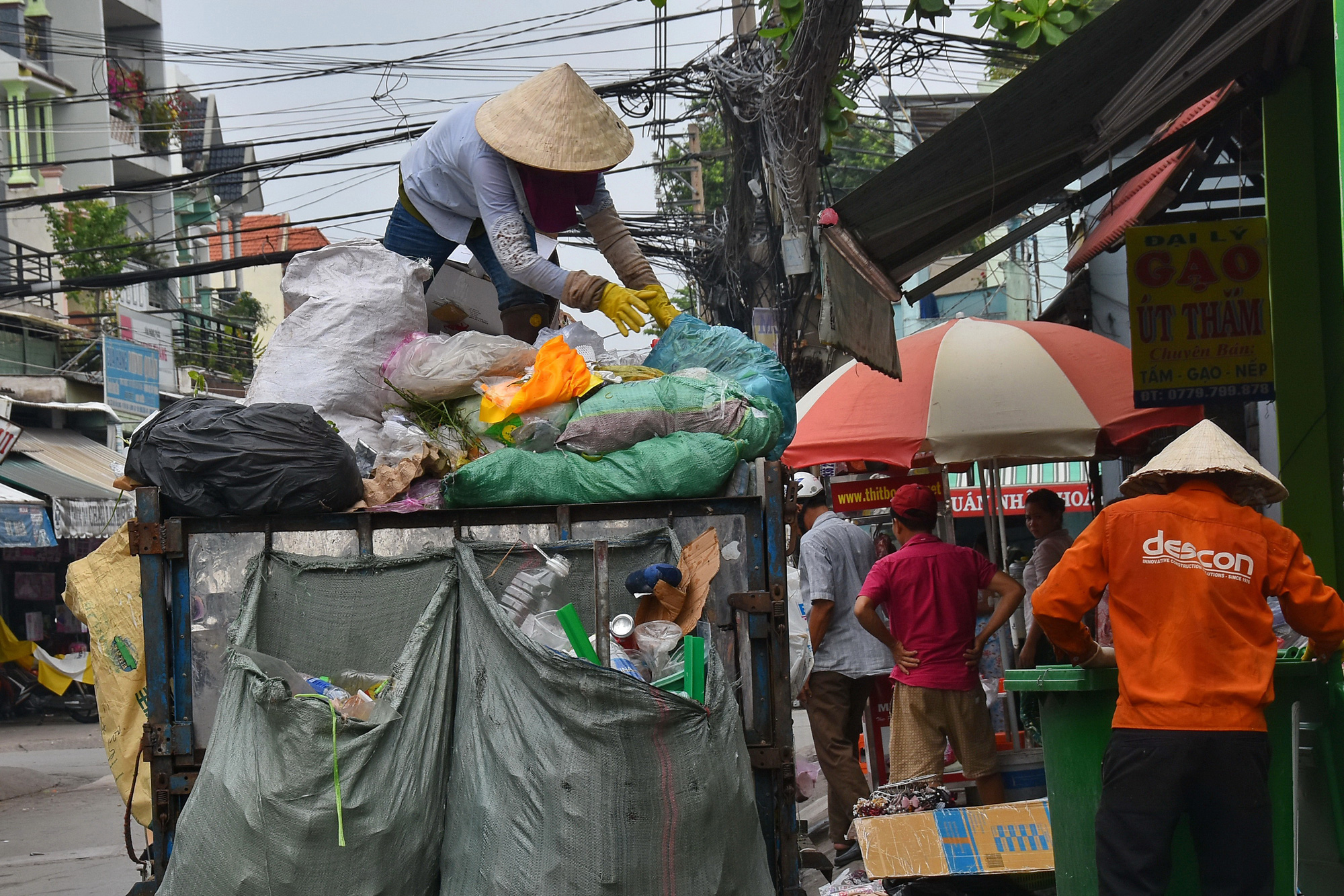 Phân loại rác tại nguồn: Khó cũng phải làm! - Ảnh 1.