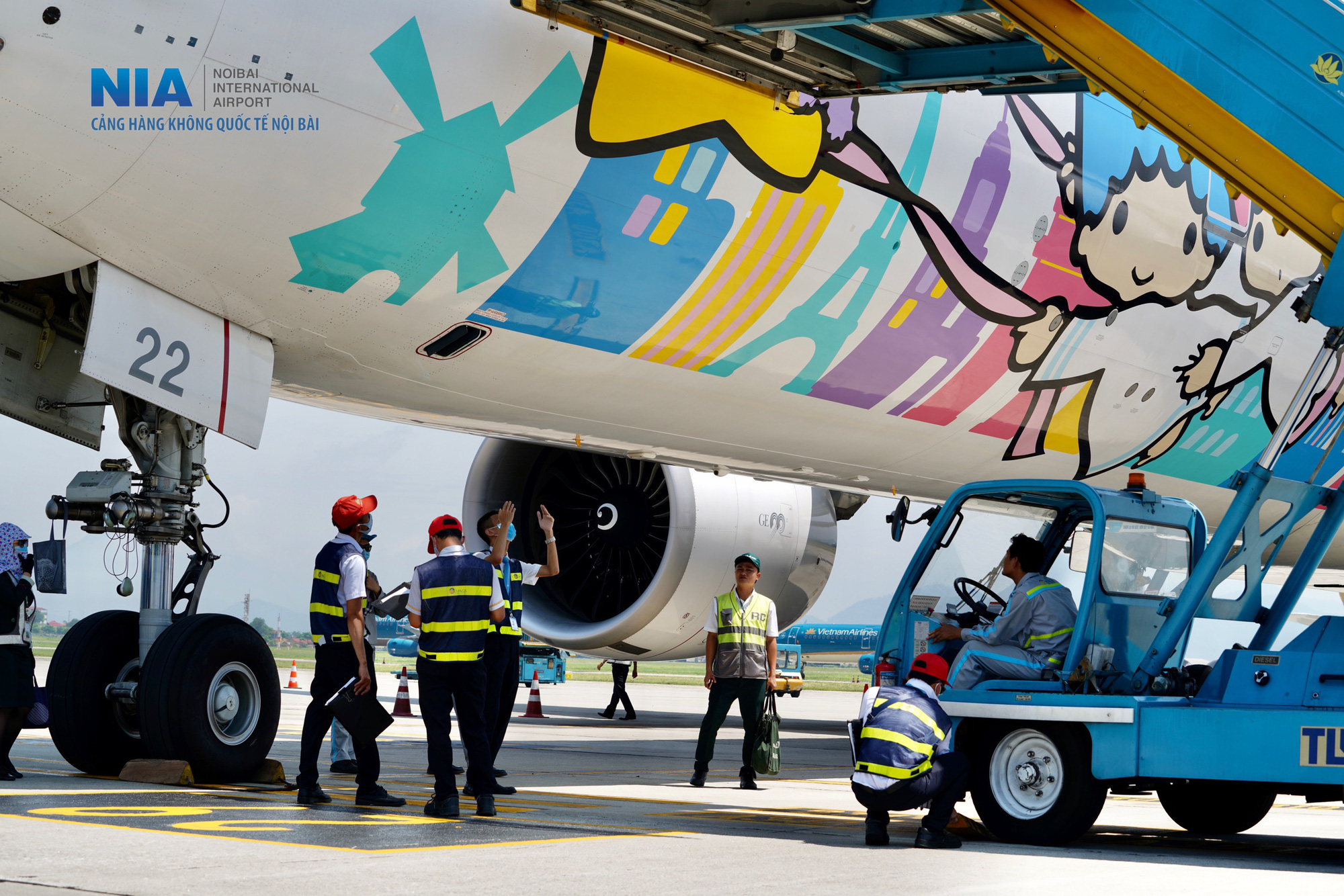 Đột nhập khu bay Nội Bài trong cái nắng nóng cực điểm hơn 62 độ C - Ảnh 7.