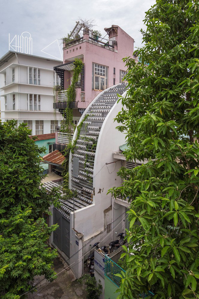 Ngắm ngôi nhà cong độc đáo giữa Sài Gòn