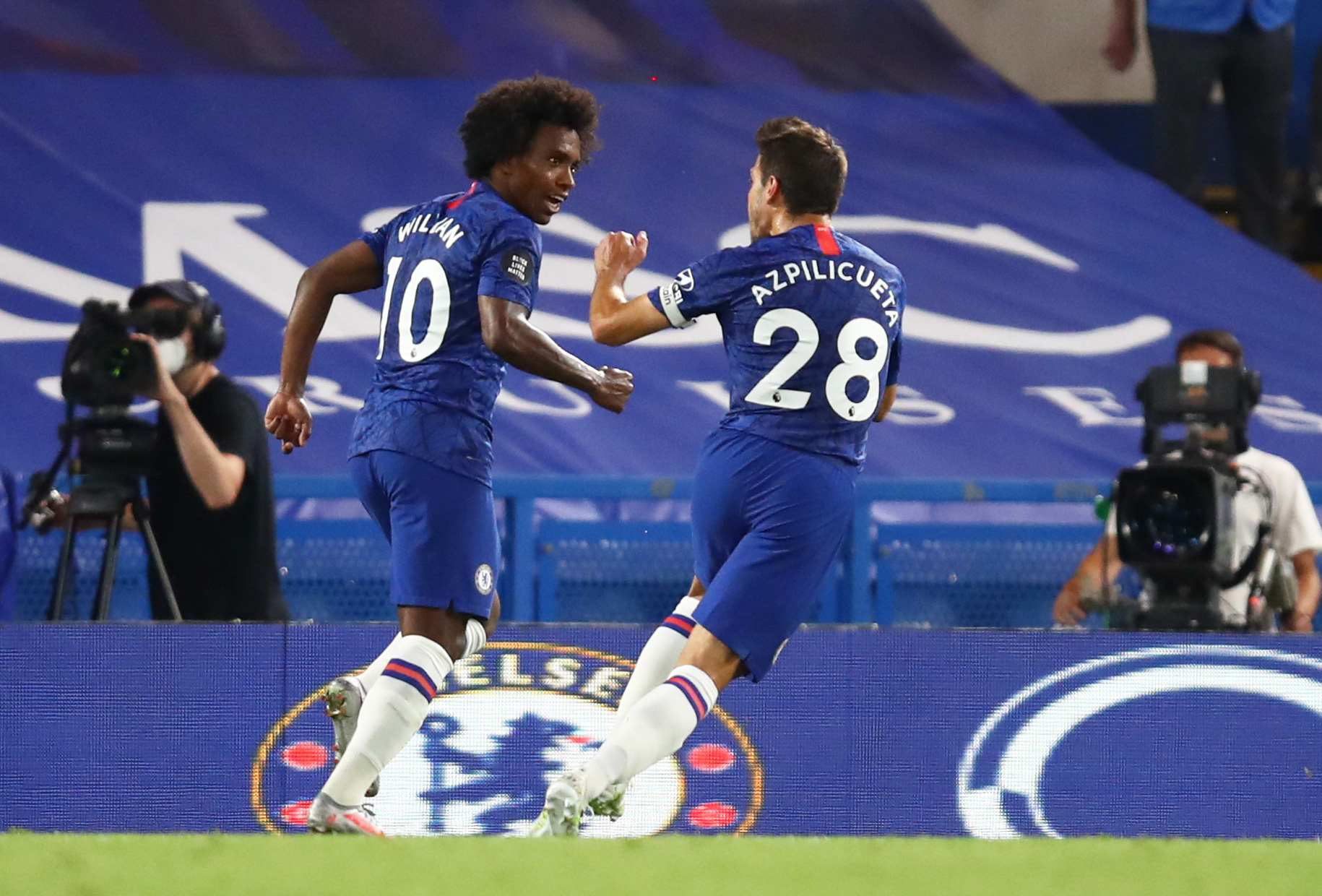 Thảm bại trước Chelsea, Man City dâng ngôi vô địch cho Liverpool - Ảnh 7.