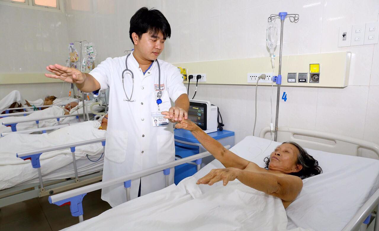 Đặt coil cứu sống bệnh nhân vỡ phình mạch não