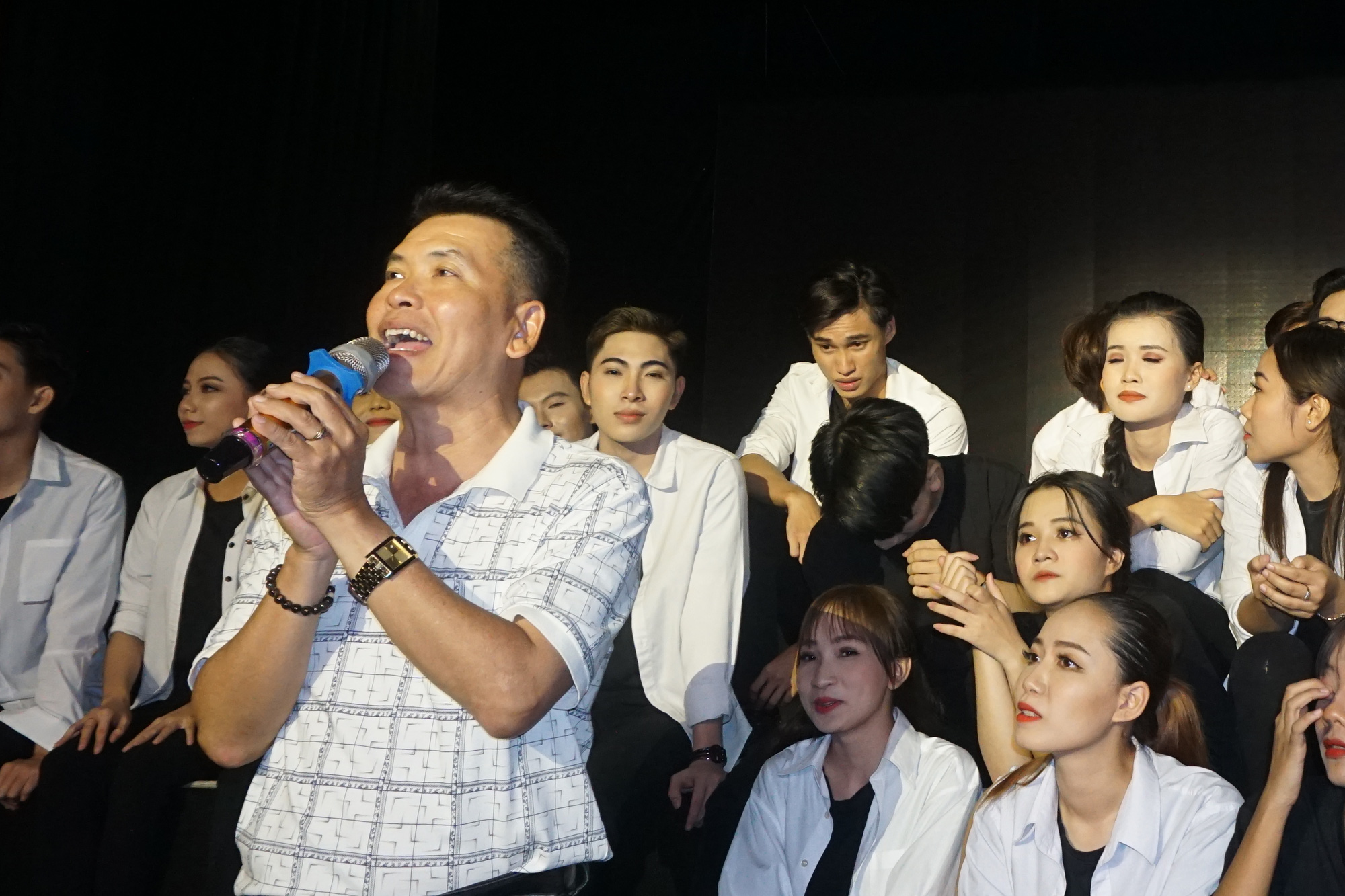 Danh hài Hữu Nghĩa: Với học trò, tôi chưa bao giờ là "trùm cuối"